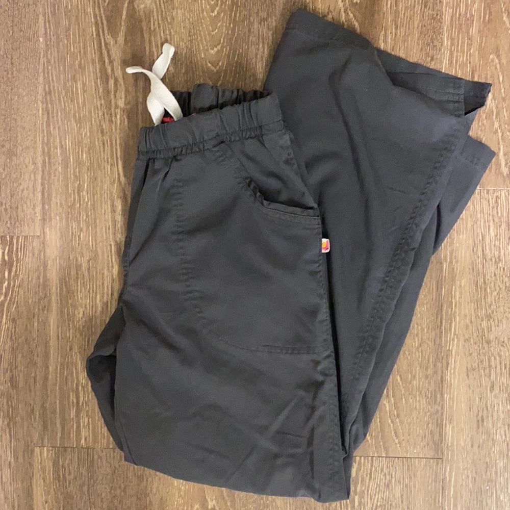 Petite-XS Gray Urbane Ultimate Scrub Pants